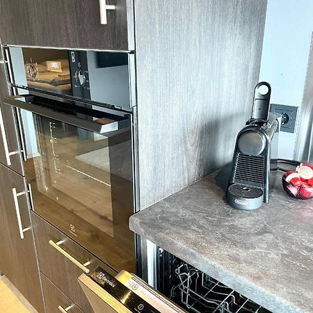 Modern Apartment With Hot Tub In อาคูเรย์รี ภายนอก รูปภาพ